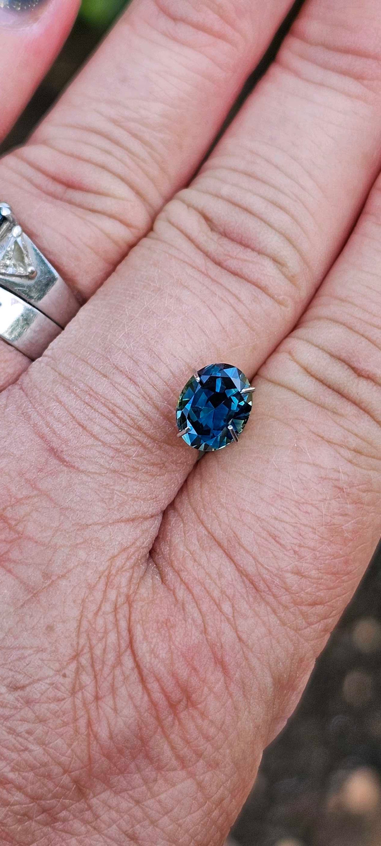 3ct Oval Parti Sapphire - Evolution Gemstones