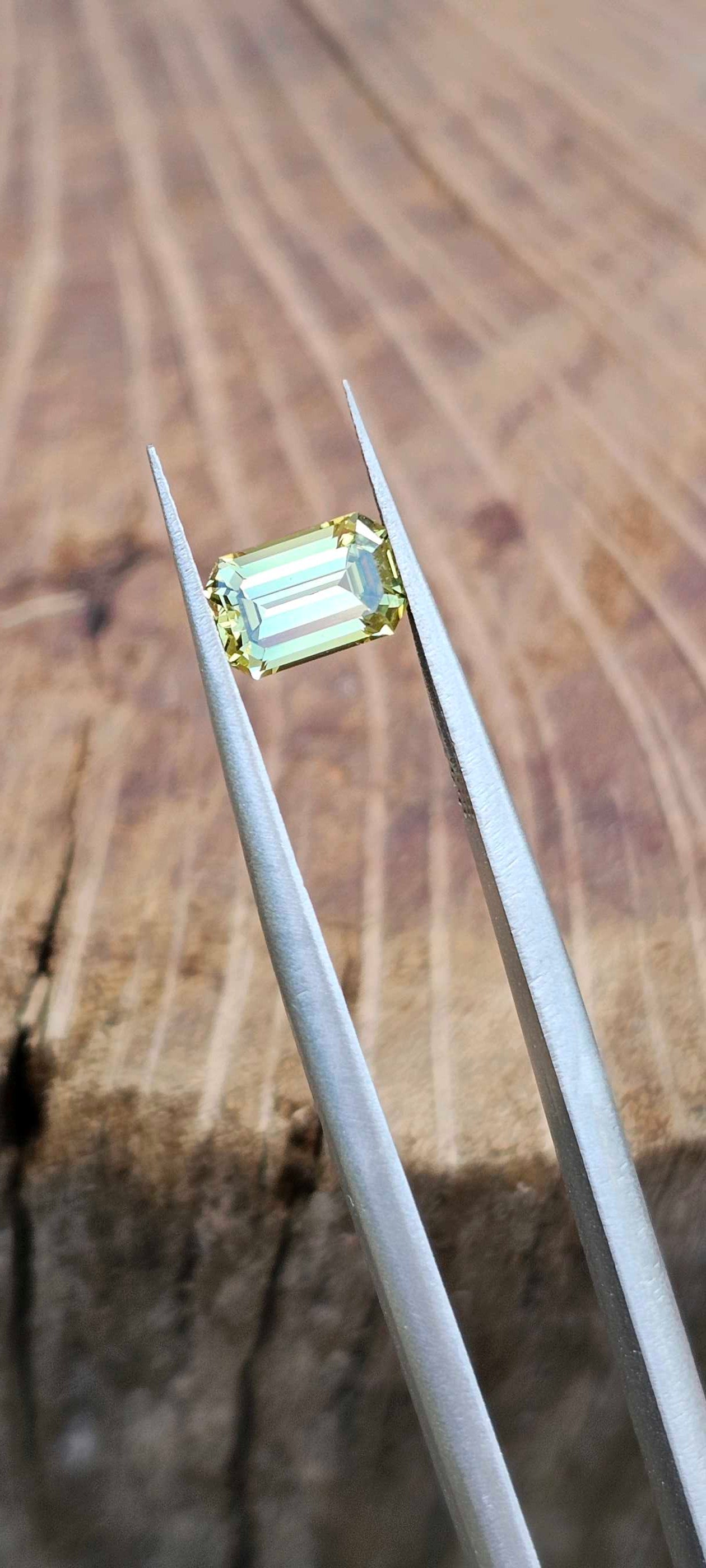 Yellowish emerald cut sapphire - Evolution Gemstones