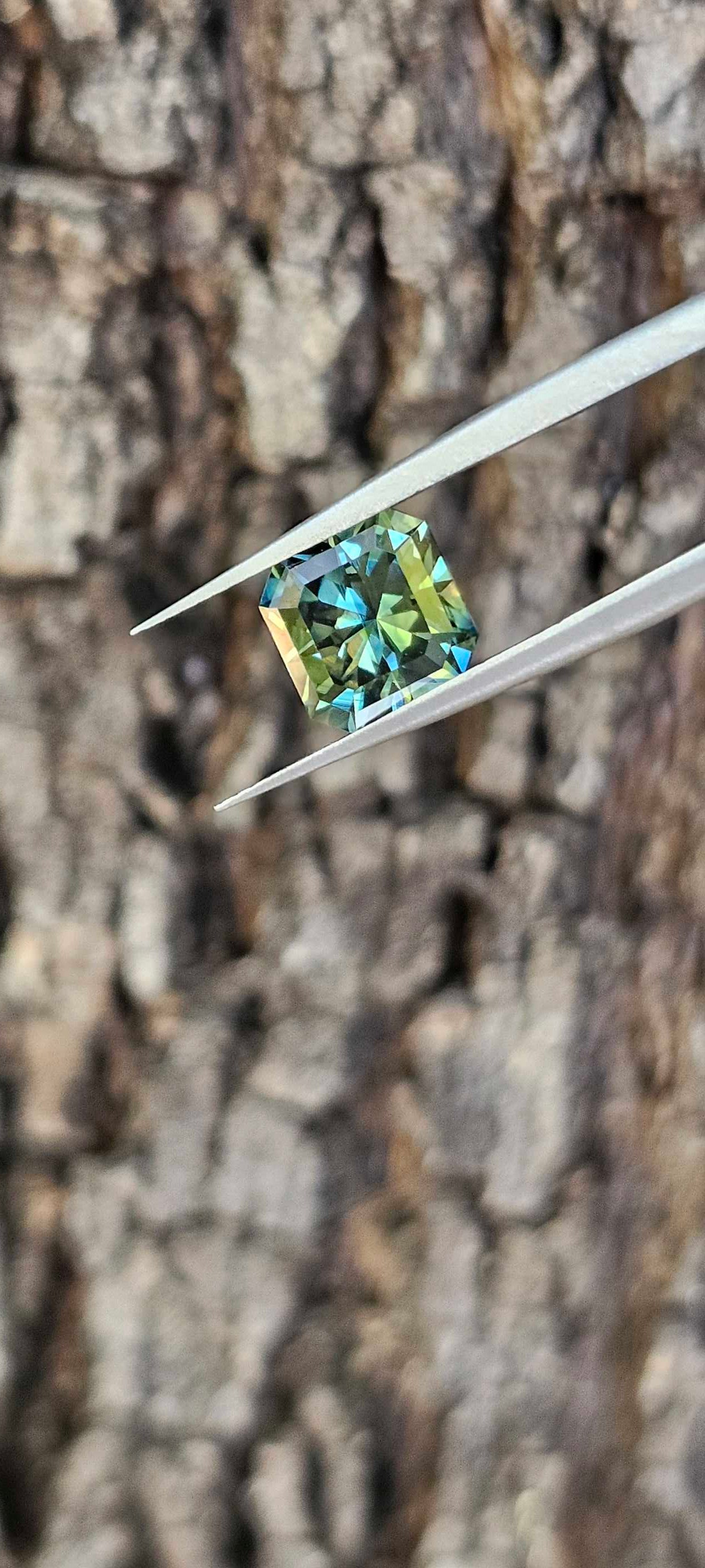 2.5ct Parti Square Emerald Cut Sapphire - Evolution Gemstones
