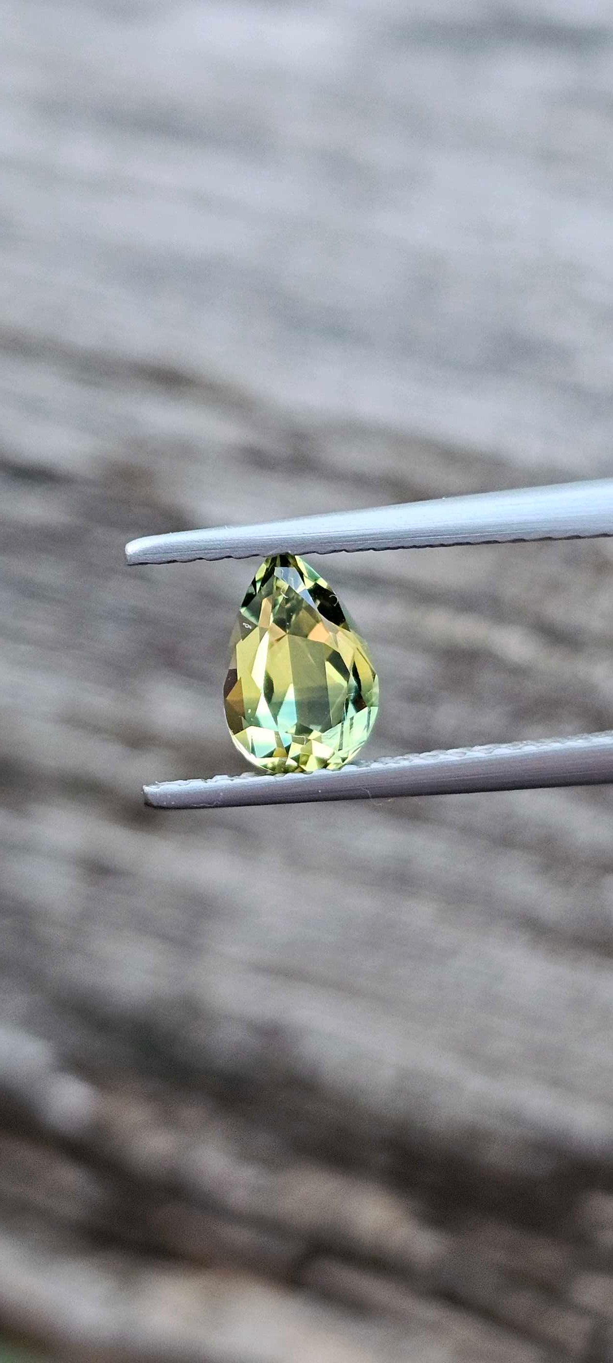 0.835ct Yellow Blue Parti Sapphire - Evolution Gemstones