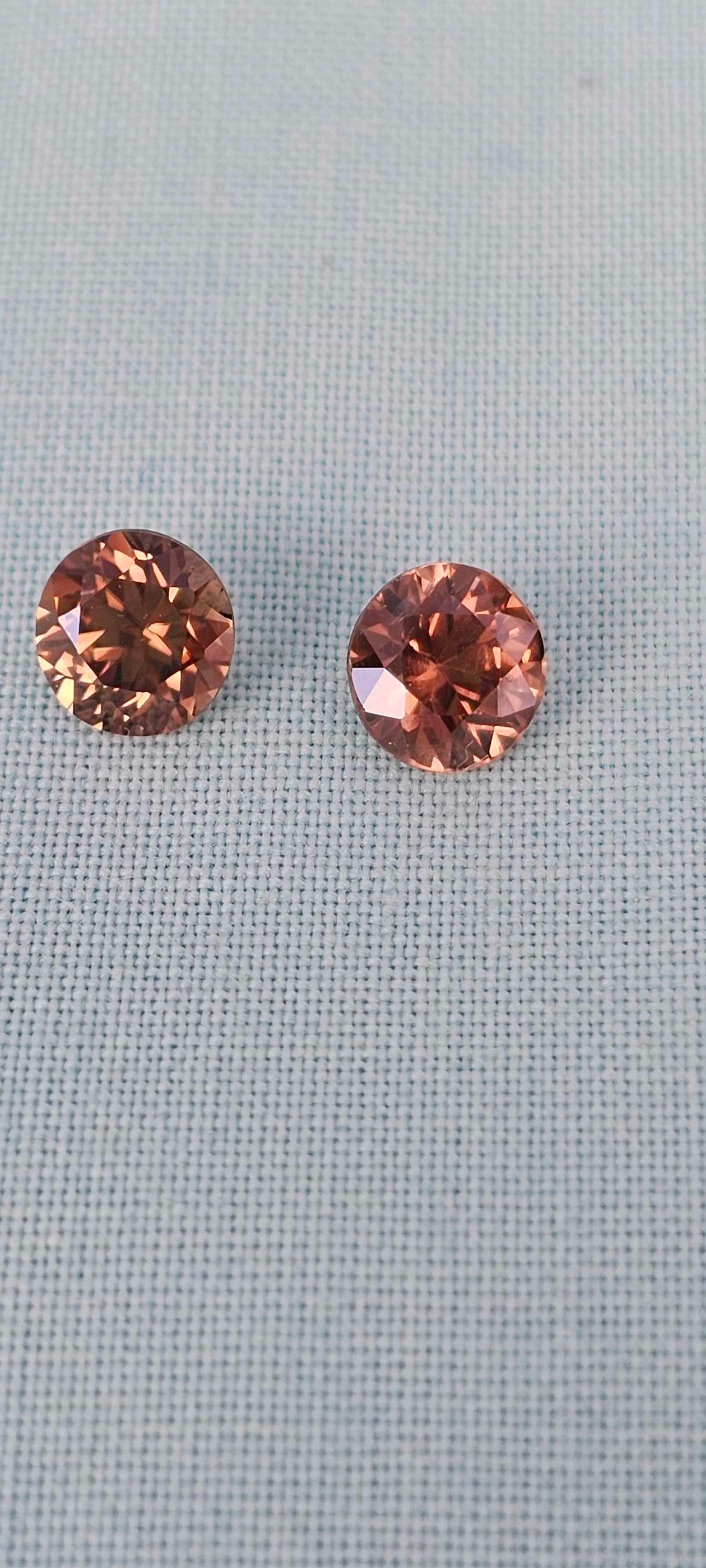 Splendid Harts Range Zircon pair - Evolution Gemstones