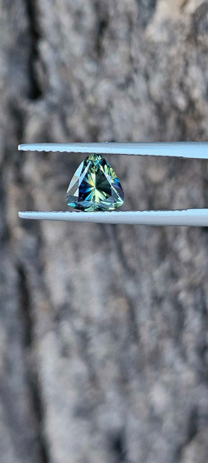 1.42ct breathtaking trilliant sapphire - Evolution Gemstones