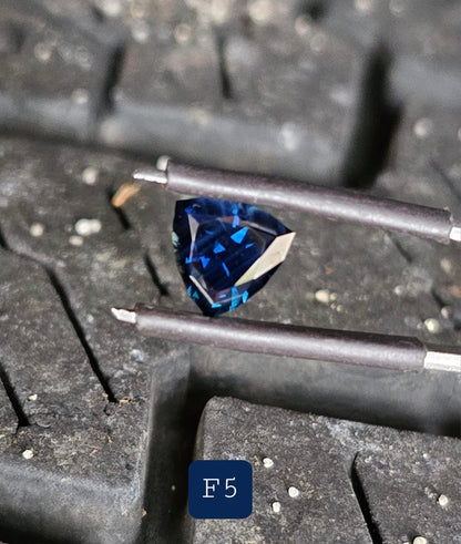 Intensely deep blue sapphire - Evolution Gemstones