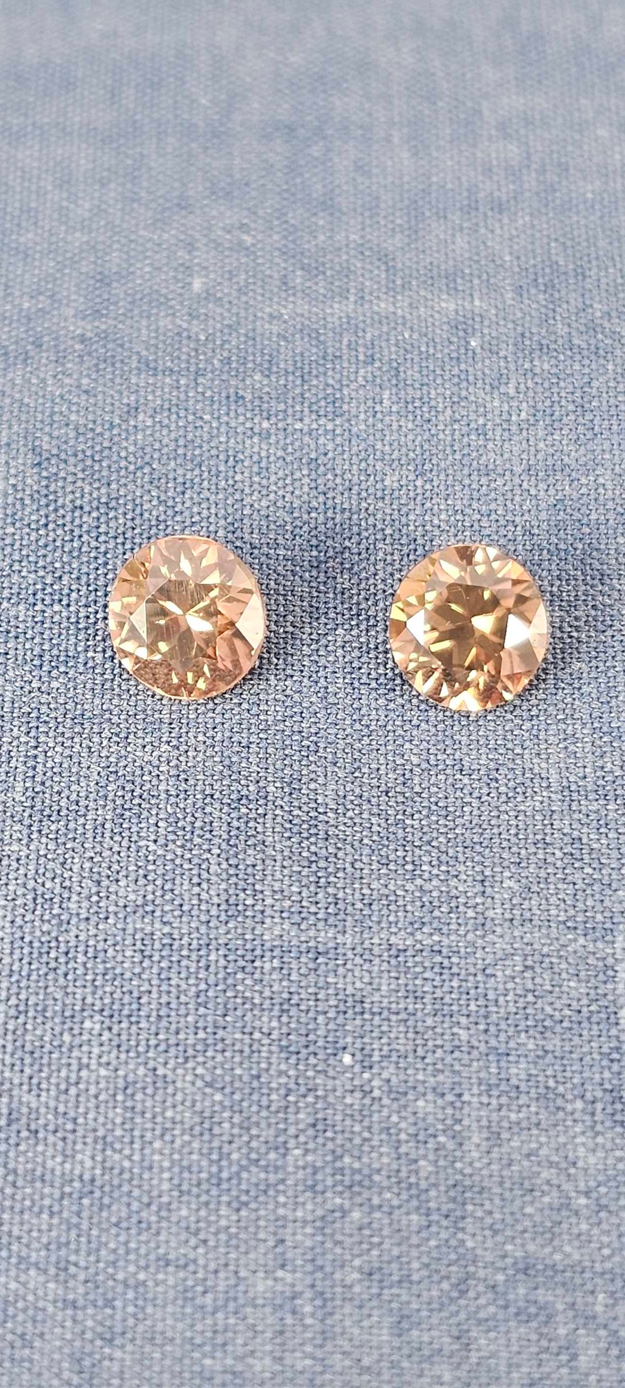 Splendid Harts Range Zircon pair - Evolution Gemstones