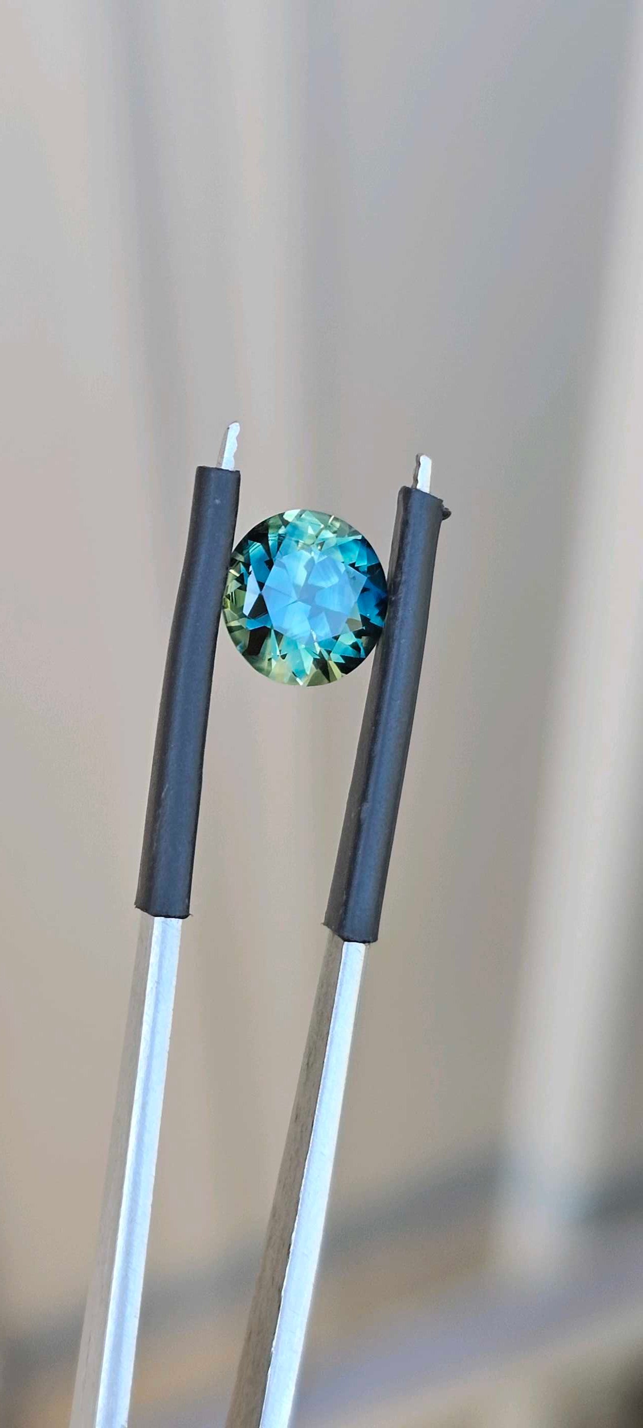 2.09ct Exquisite Australian parti sapphire - Evolution Gemstones