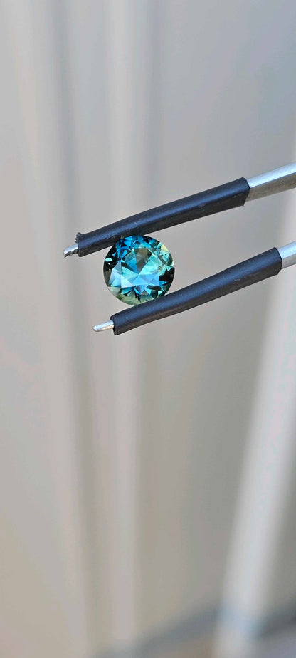 2.09ct Exquisite Australian parti sapphire - Evolution Gemstones