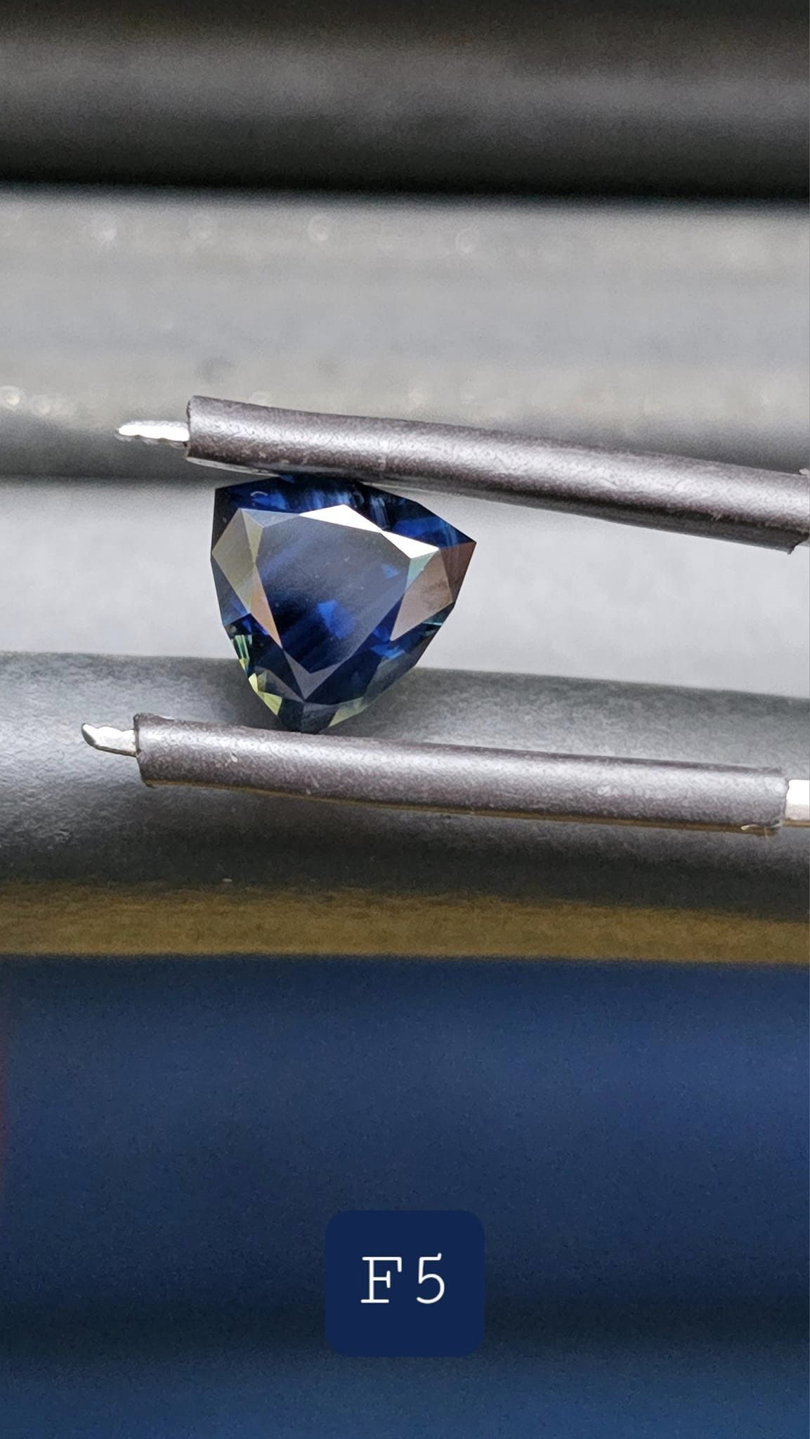 Intensely deep blue sapphire - Evolution Gemstones