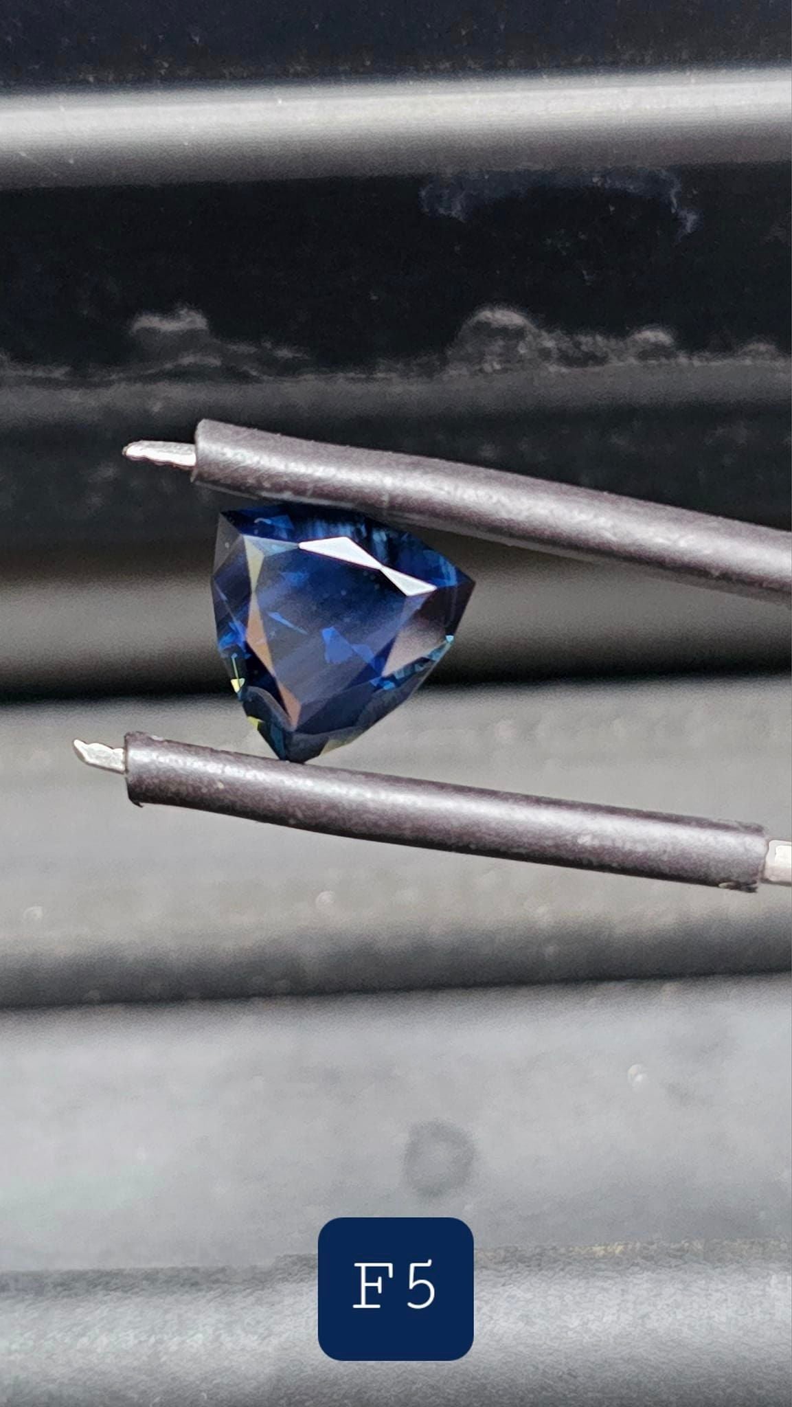 Intensely deep blue sapphire - Evolution Gemstones