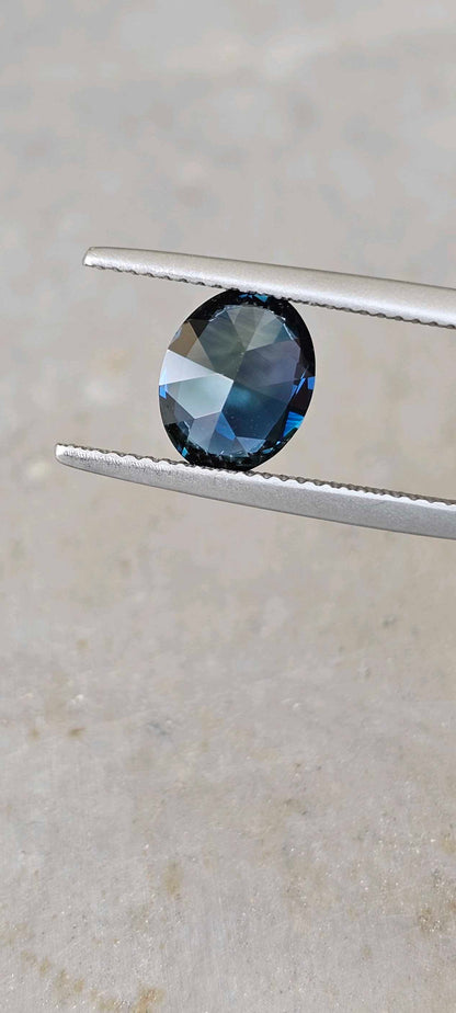 Timeless 2.64ct blue oval sapphire - Evolution Gemstones