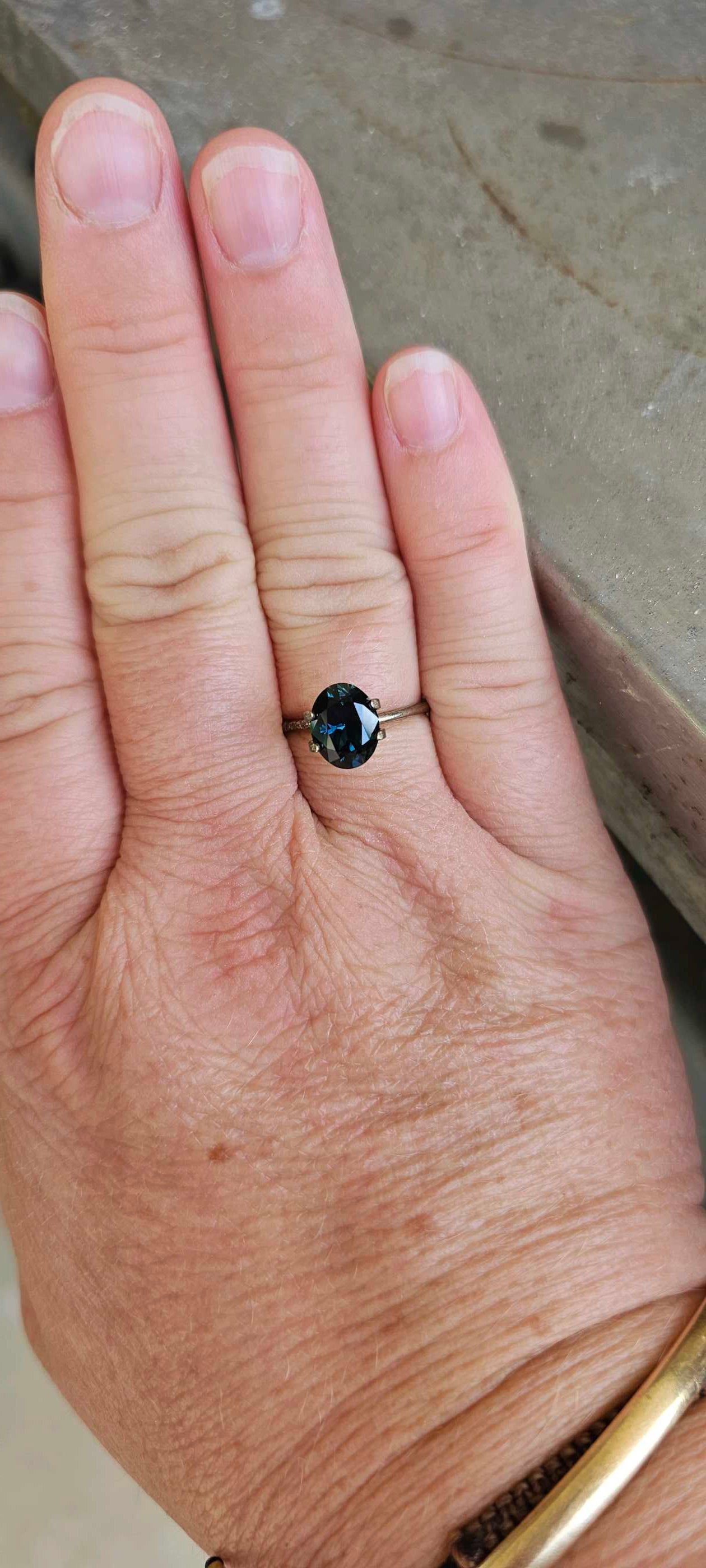 Timeless 2.64ct blue oval sapphire - Evolution Gemstones