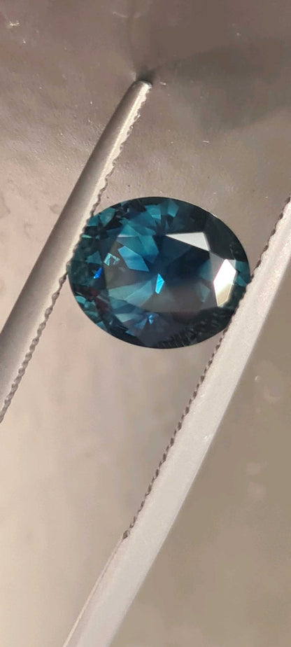 Timeless 2.64ct blue oval sapphire - Evolution Gemstones