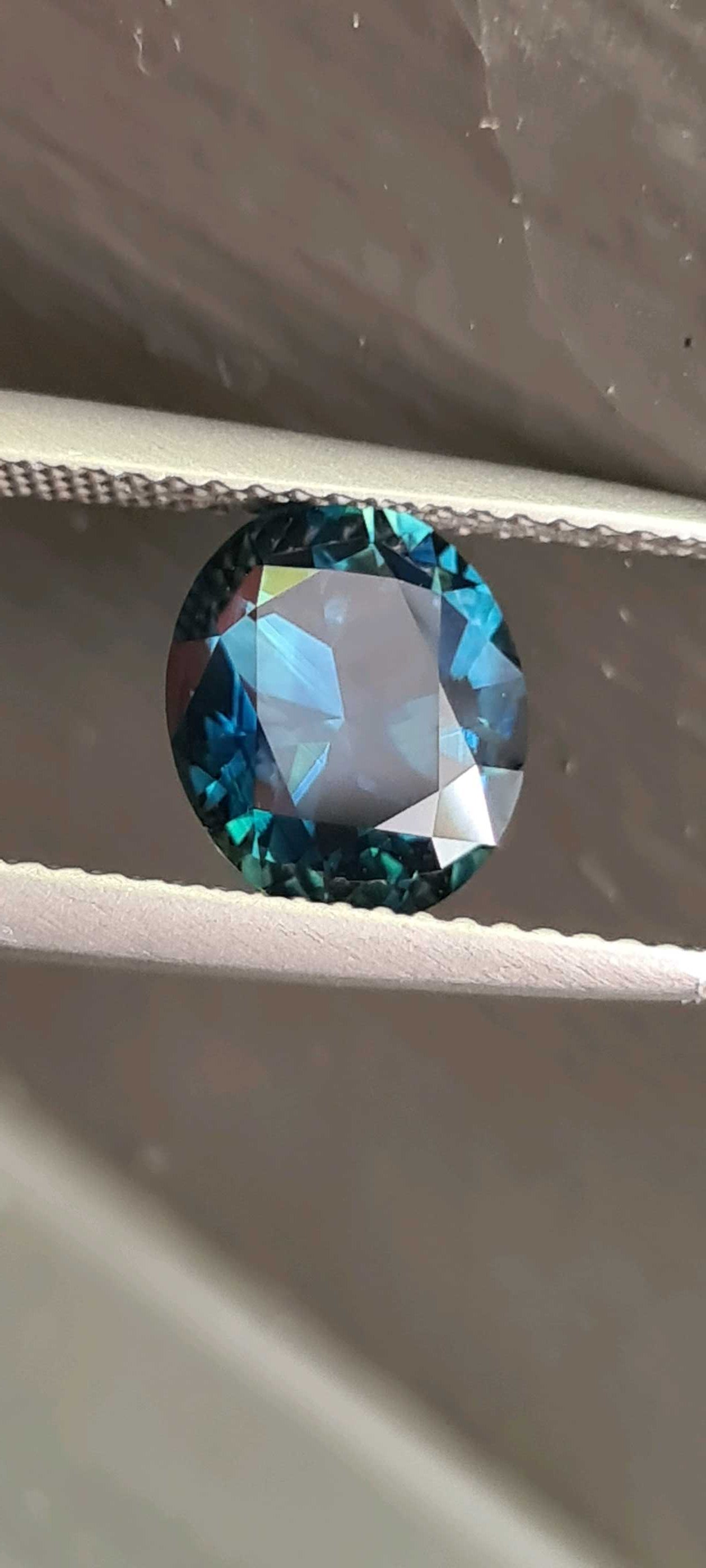 Timeless 2.64ct blue oval sapphire - Evolution Gemstones