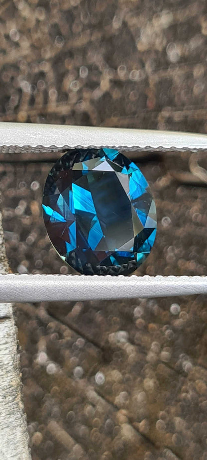 Timeless 2.64ct blue oval sapphire - Evolution Gemstones