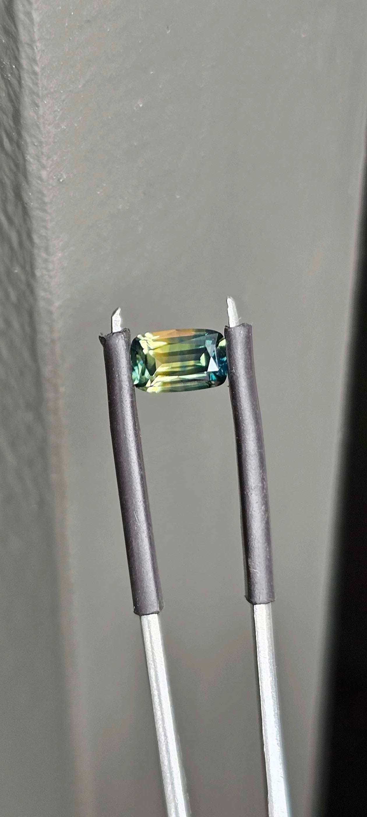 Blue/Green/Yellow Parti Rectangle Sapphire 0.920ct - Evolution Gemstones