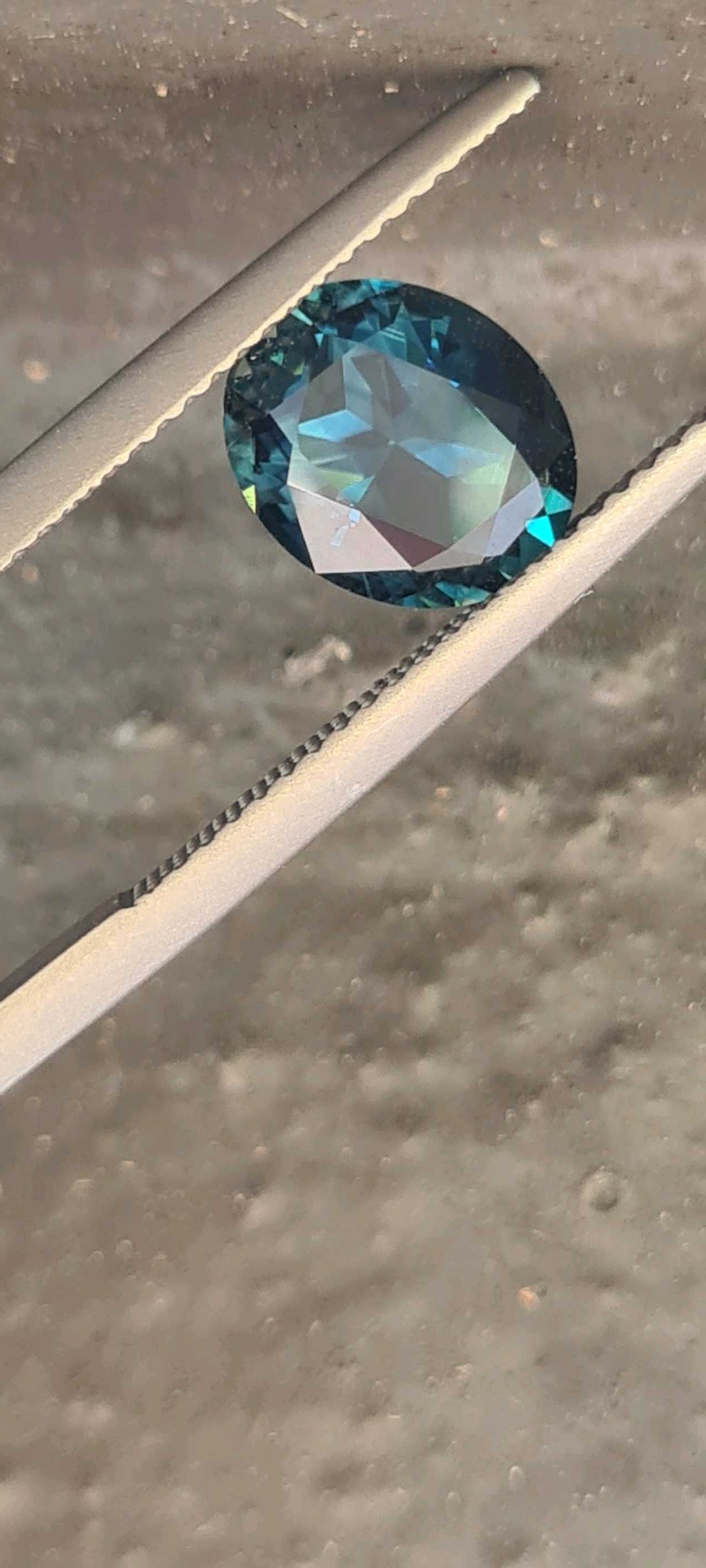 Timeless 2.64ct blue oval sapphire - Evolution Gemstones