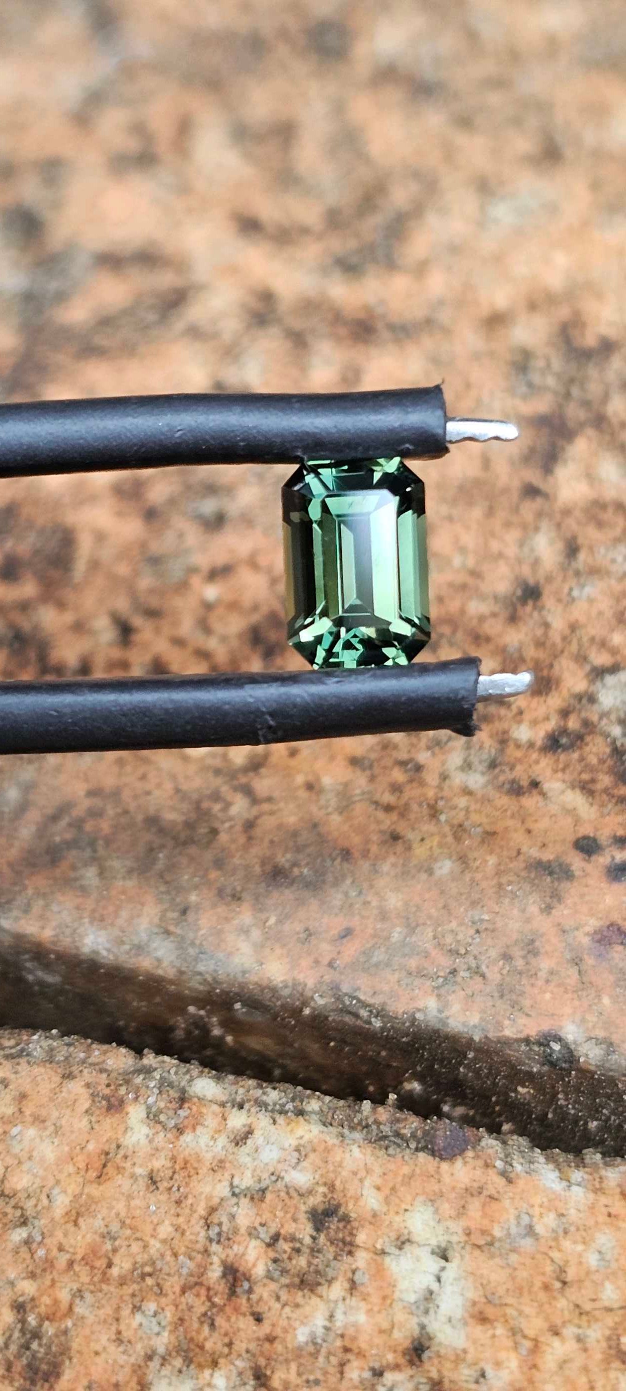 0.78ct forest green sapphire - Evolution Gemstones