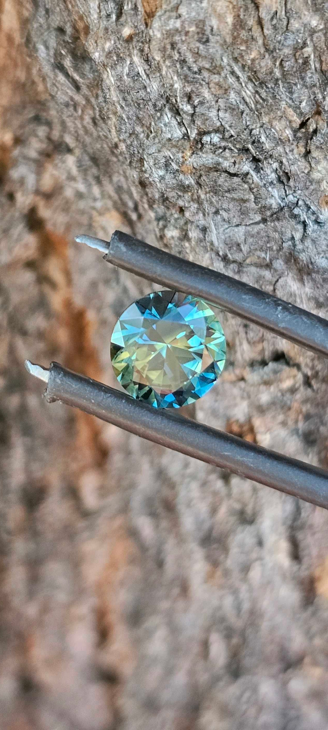 Magic 1.8ct Round Brilliant Parti Sapphire - Evolution Gemstones