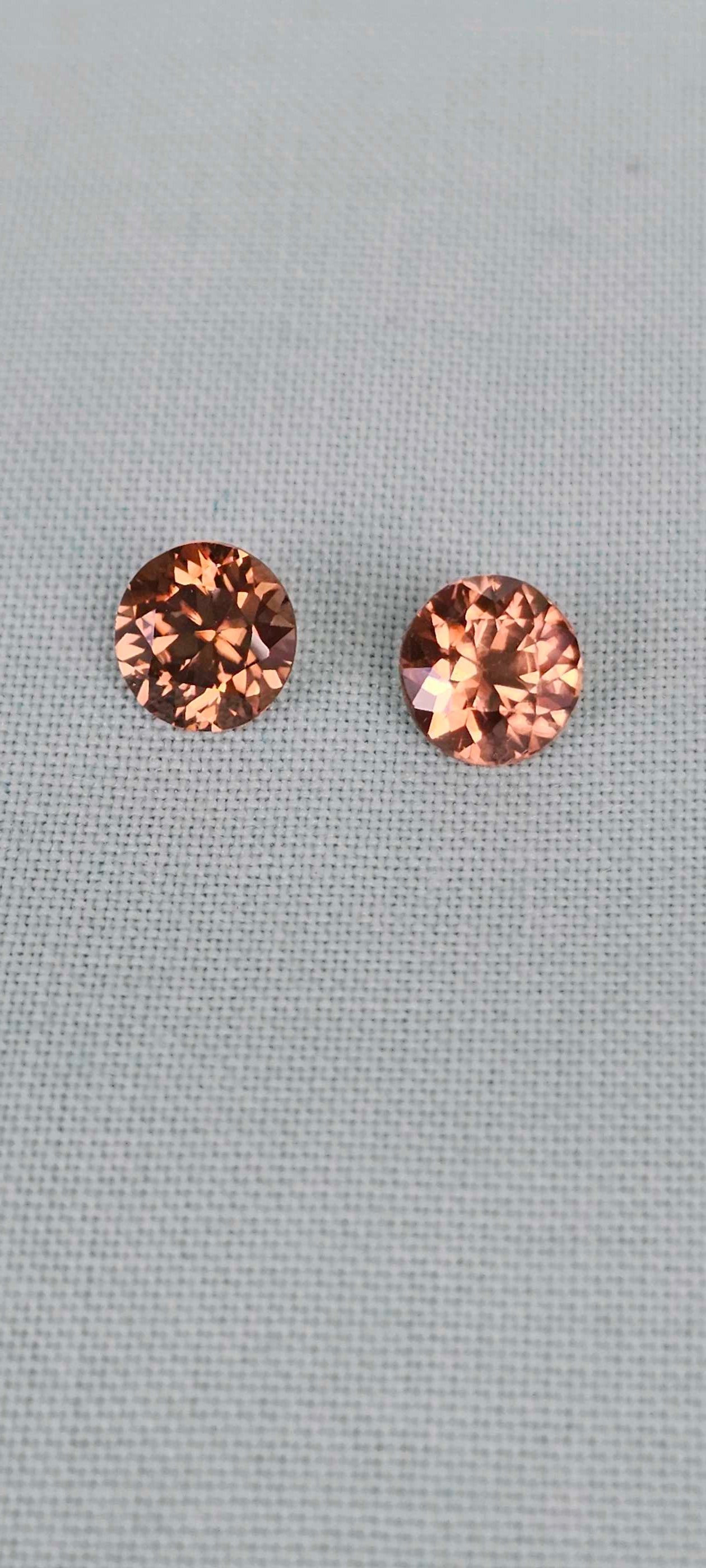 Splendid Harts Range Zircon pair - Evolution Gemstones