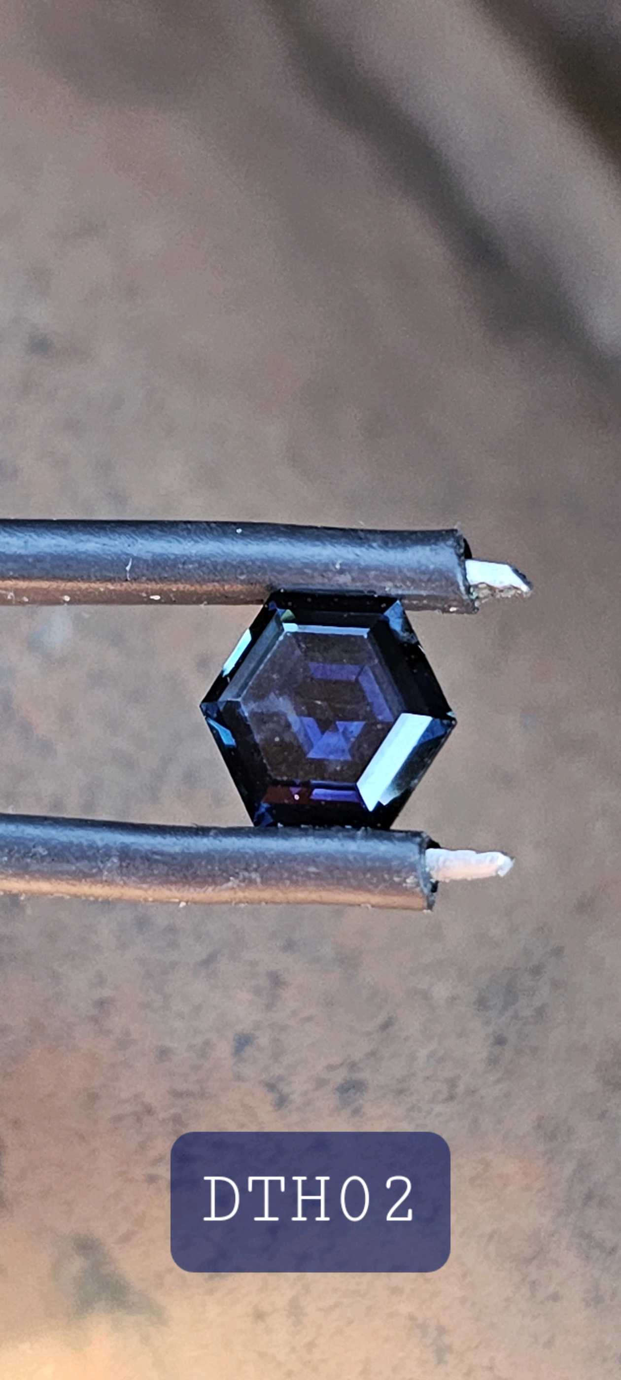 Inky Blue Hex cut Sapphire 1.395ct - Evolution Gemstones