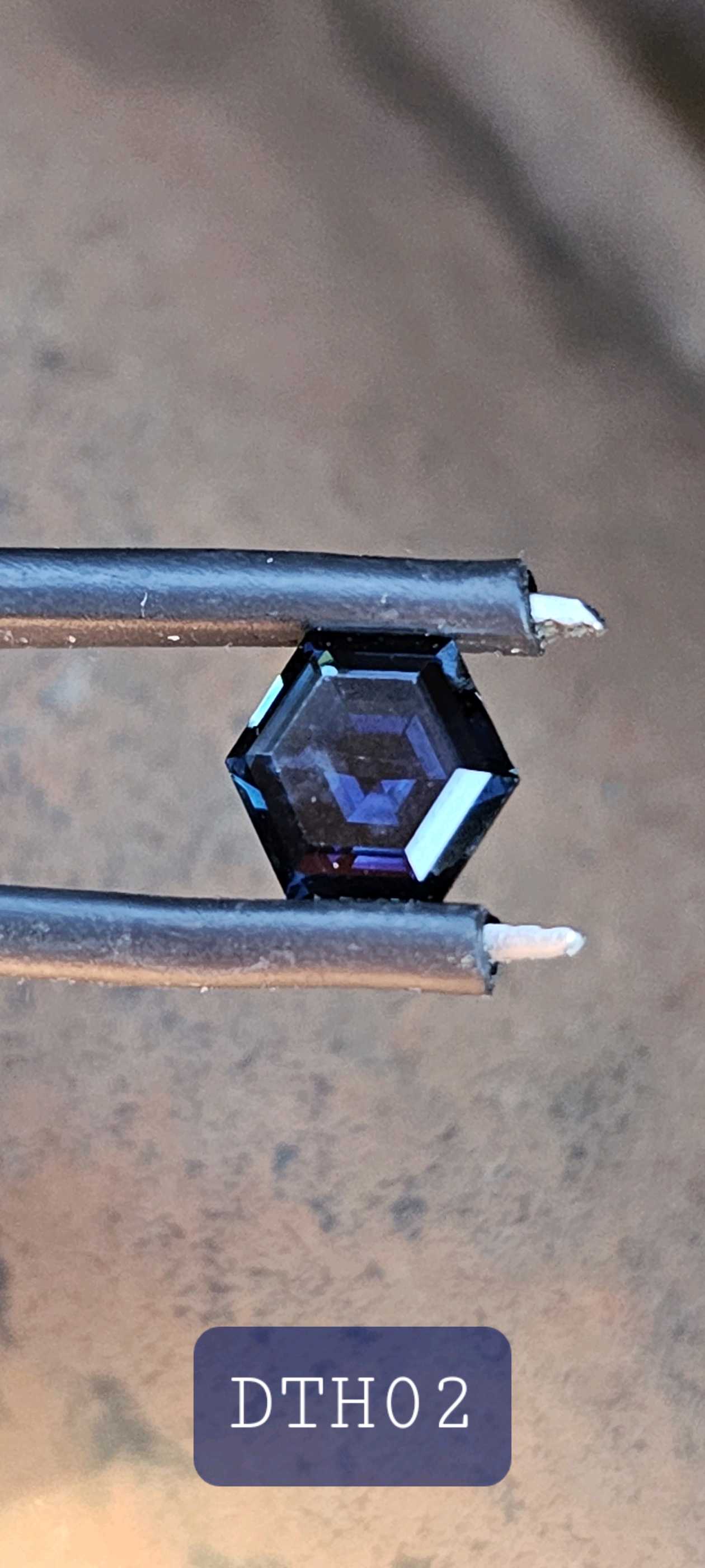 Inky Blue Hex cut Sapphire 1.395ct - Evolution Gemstones