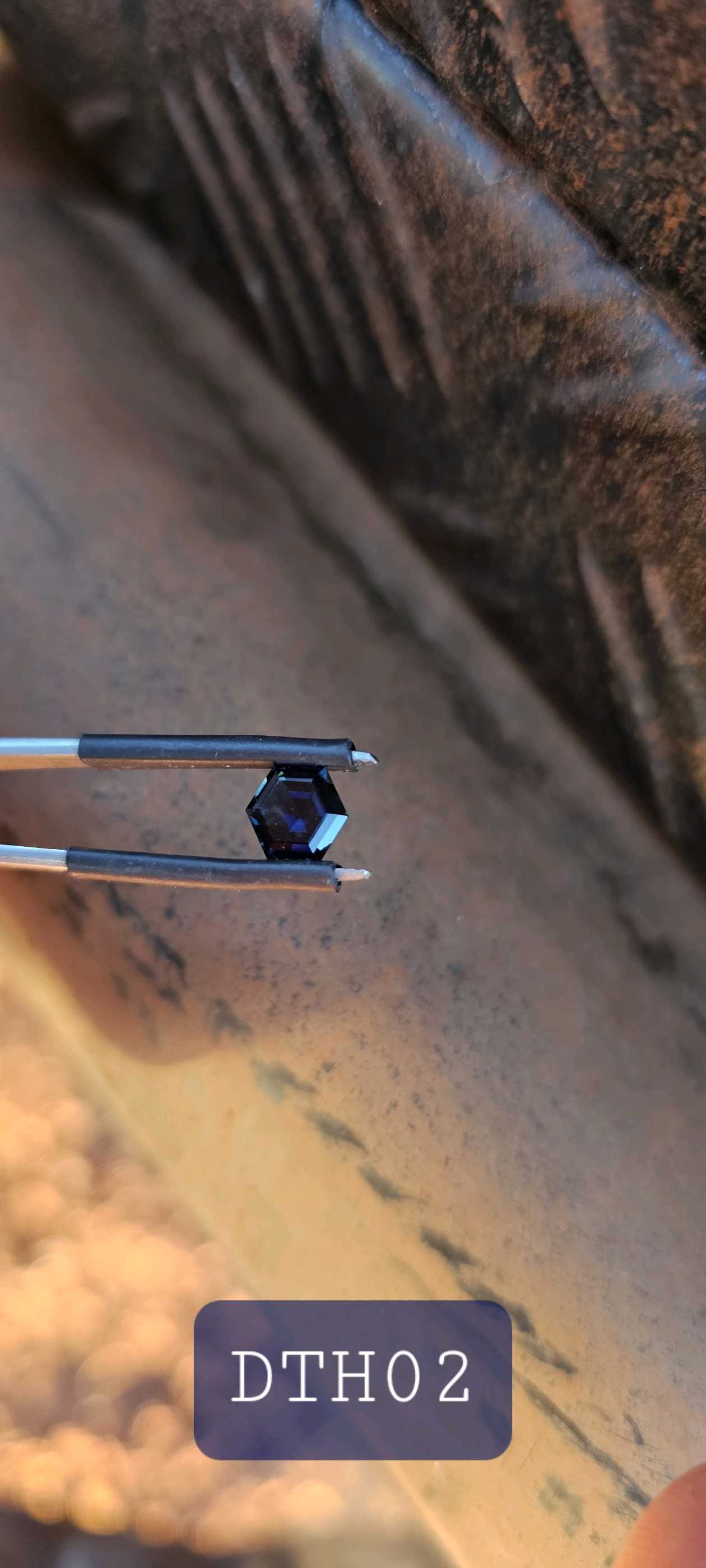 Inky Blue Hex cut Sapphire 1.395ct - Evolution Gemstones