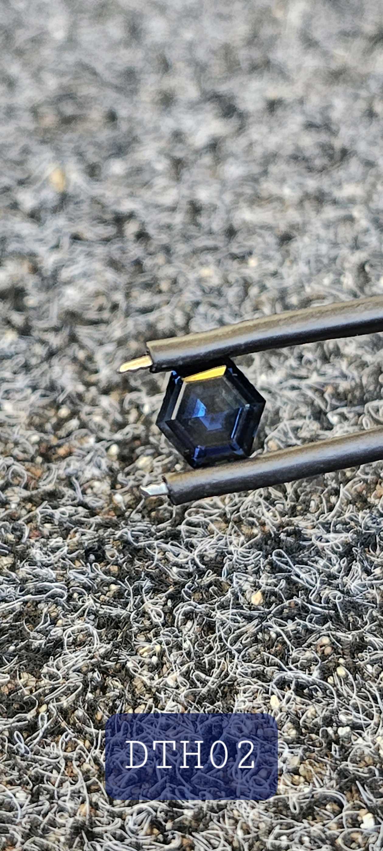 Inky Blue Hex cut Sapphire 1.395ct - Evolution Gemstones