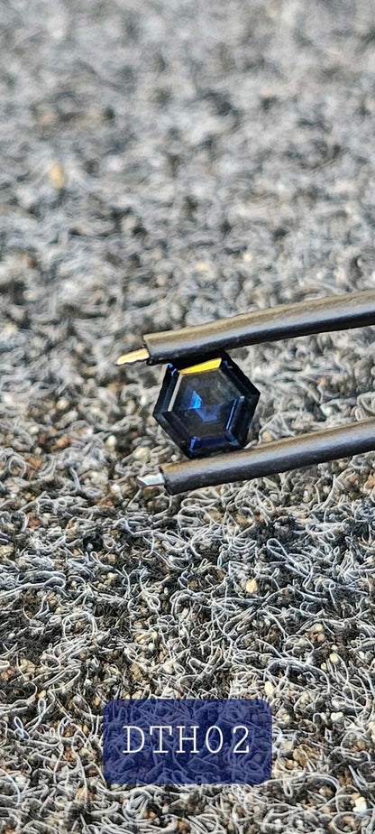 Inky Blue Hex cut Sapphire 1.395ct - Evolution Gemstones