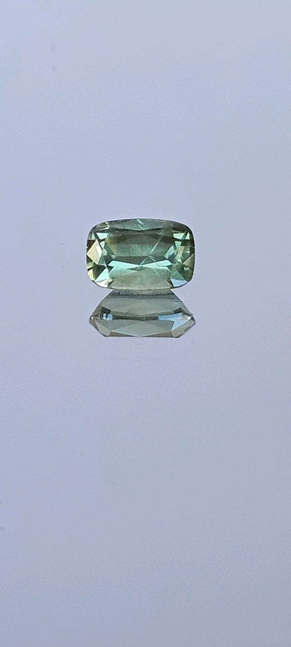 0.560ct Mellow greenish yellow sapphire - Evolution Gemstones