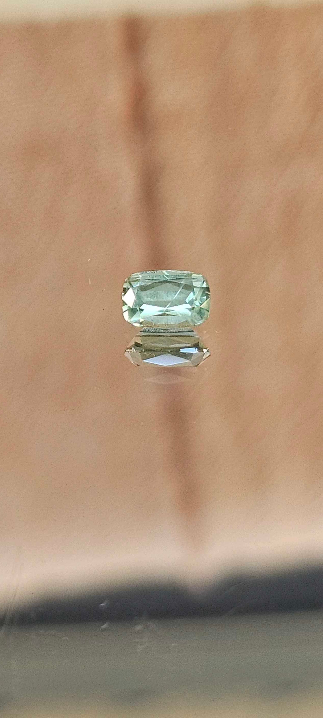 0.560ct Mellow greenish yellow sapphire - Evolution Gemstones