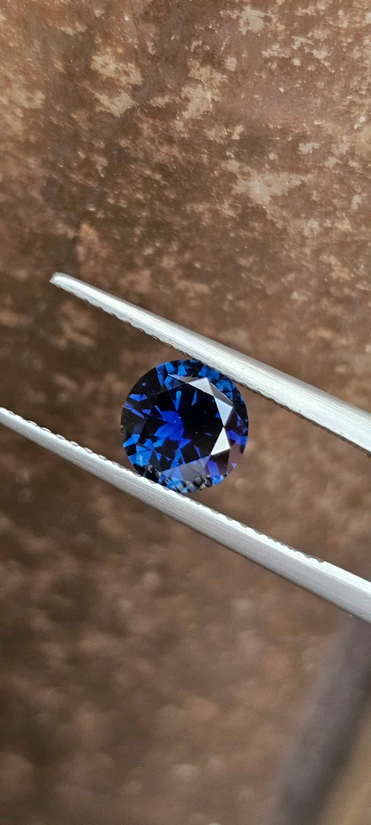 1.535ct midnight blue violet sapphire - Evolution Gemstones