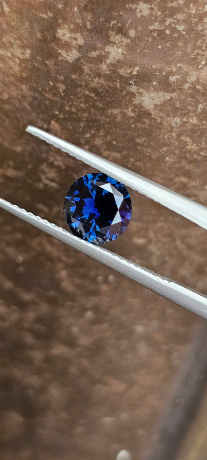 1.535ct midnight blue violet sapphire - Evolution Gemstones