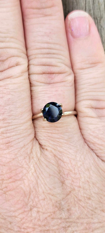 1.535ct midnight blue violet sapphire - Evolution Gemstones