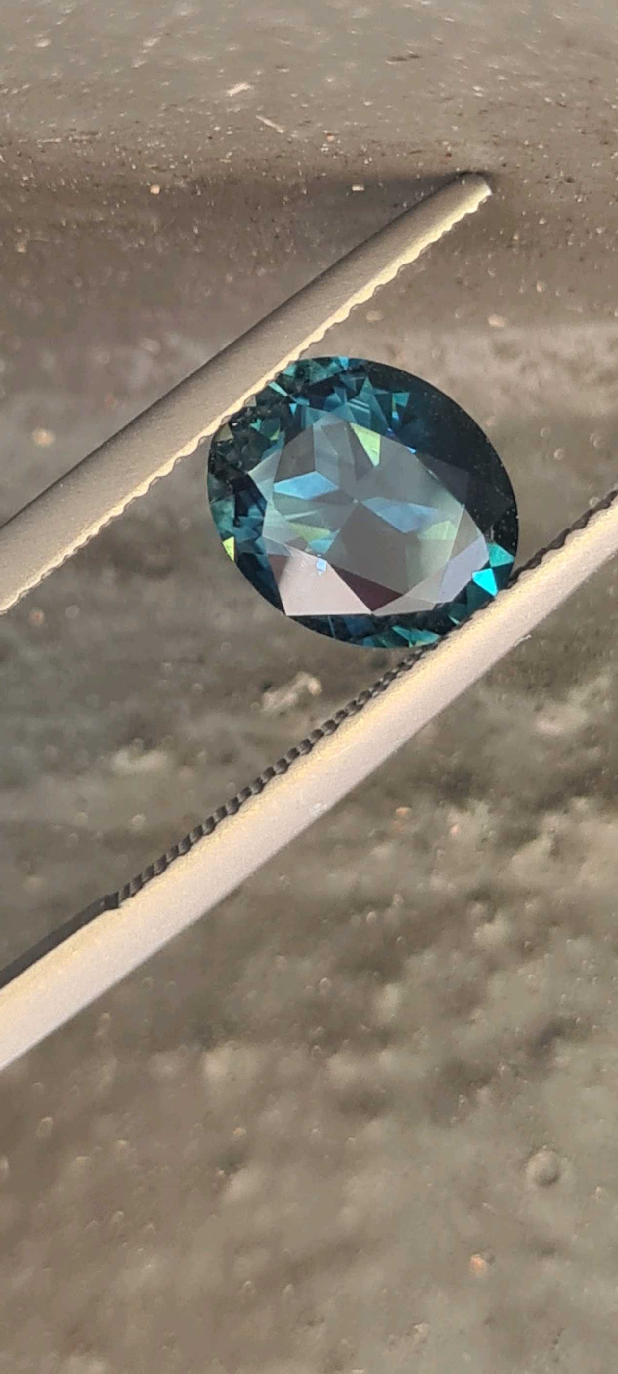 Timeless 2.64ct blue oval sapphire - Evolution Gemstones