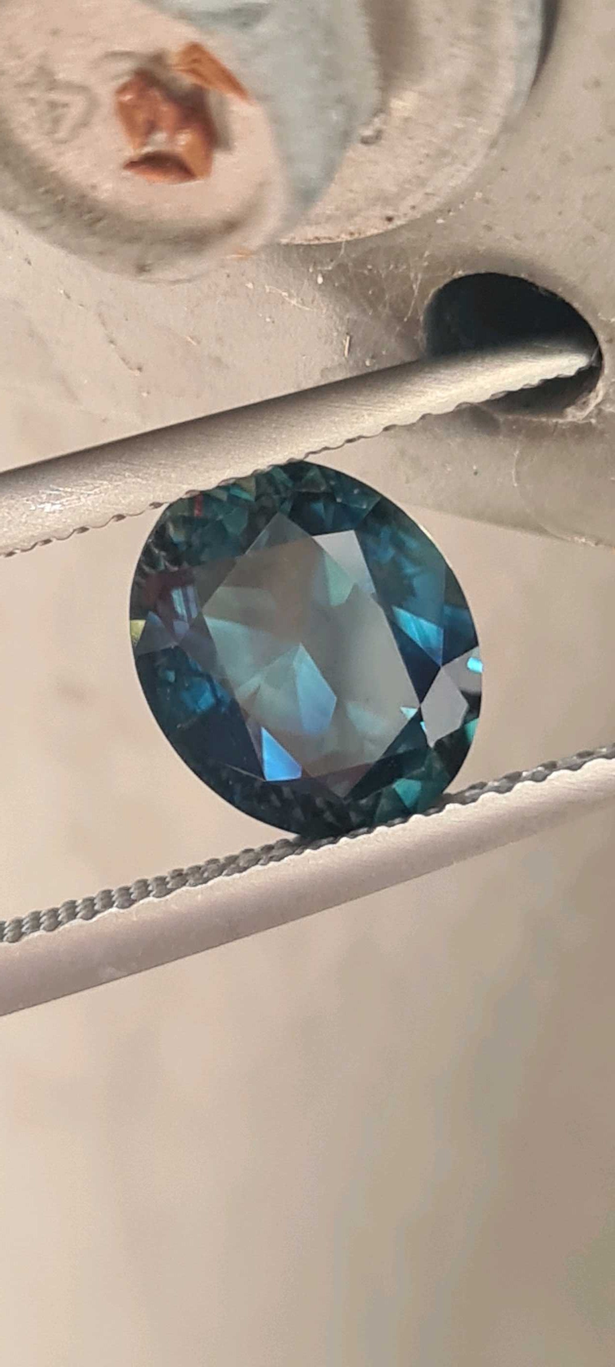 Timeless 2.64ct blue oval sapphire - Evolution Gemstones