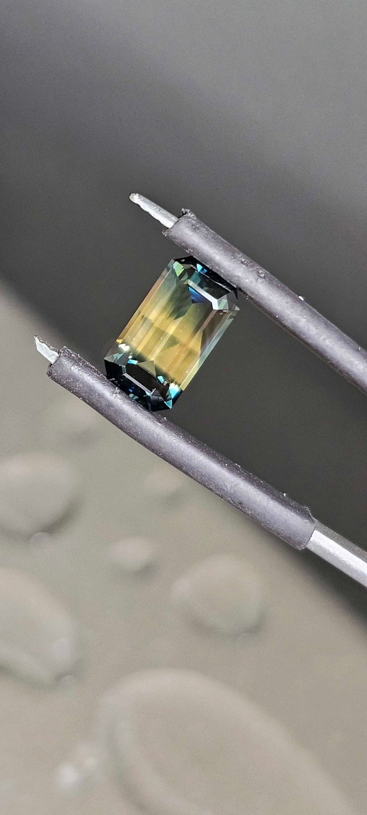 2.075ct unique parti sapphire