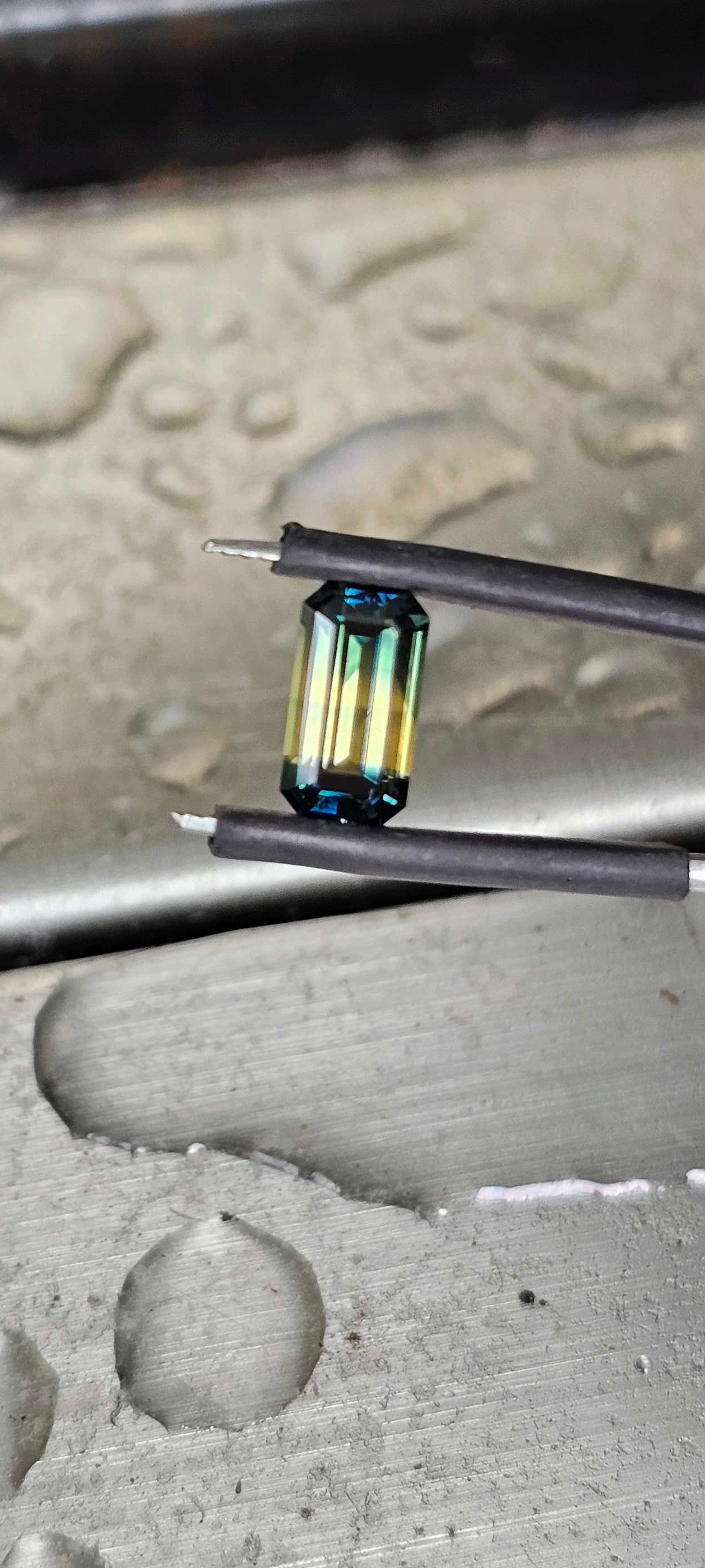 2.075ct unique parti sapphire