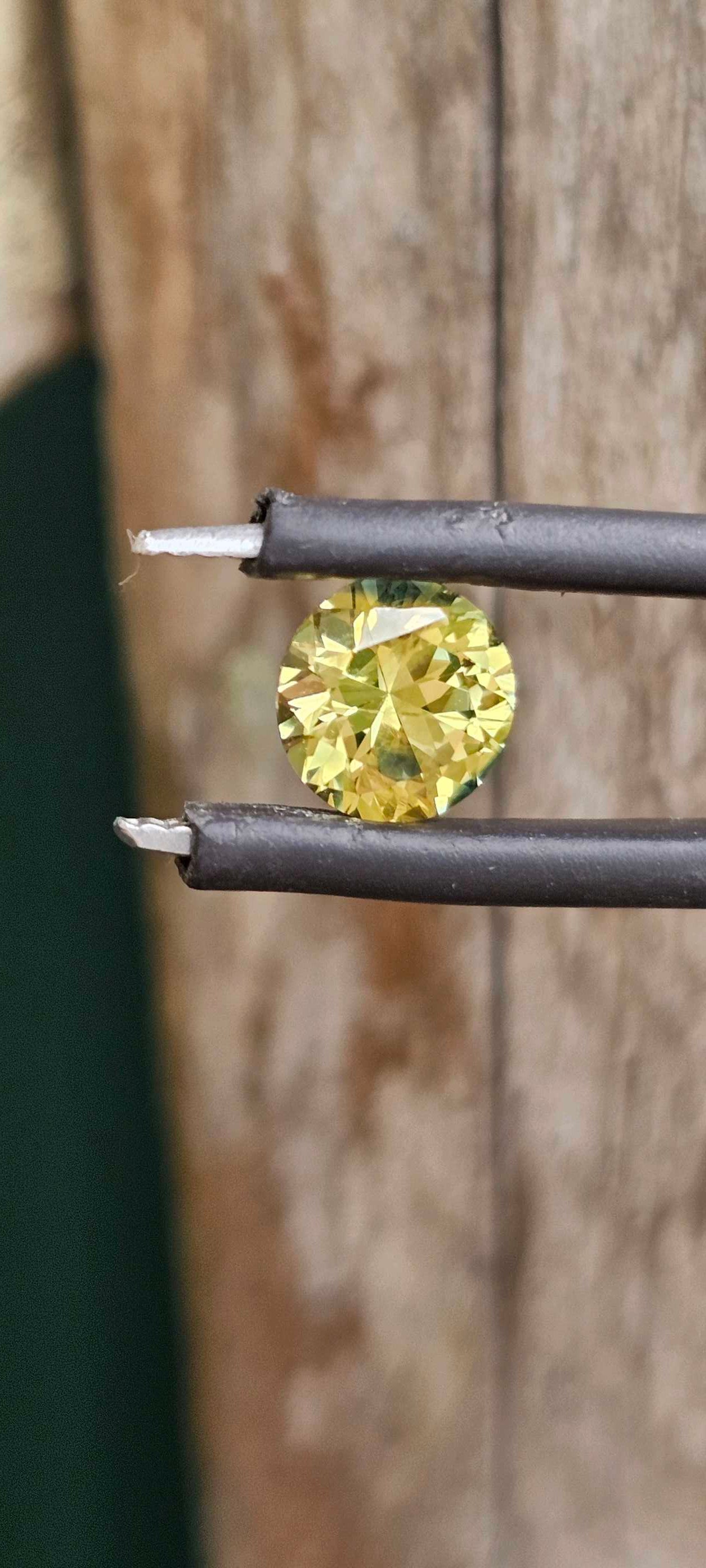 Yellow blue parti sapphire 1.2cts