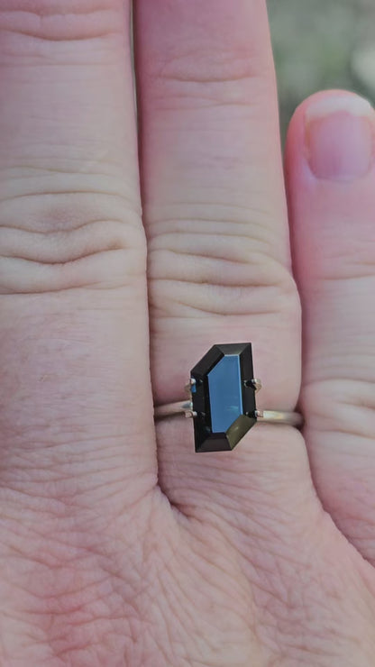 Heavily reduced dark sapphire 4.725ct