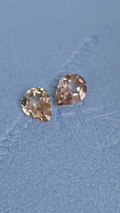 Pair of pears 🍐 Harts Range Zircons