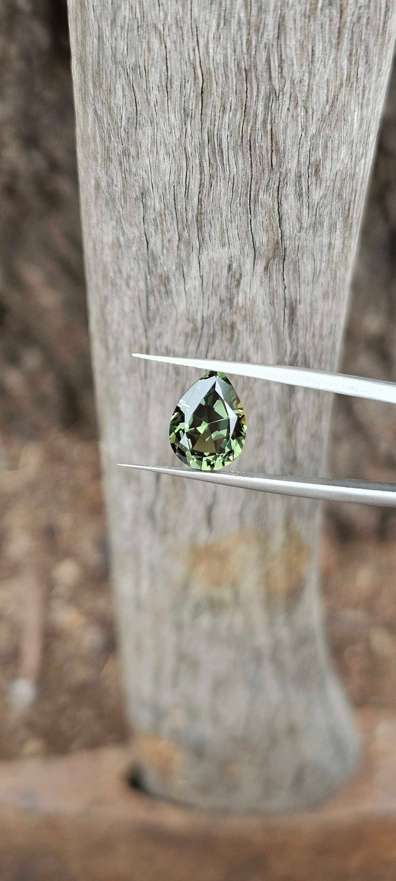 4.1ct forest green pear cut sapphire - Evolution Gemstones