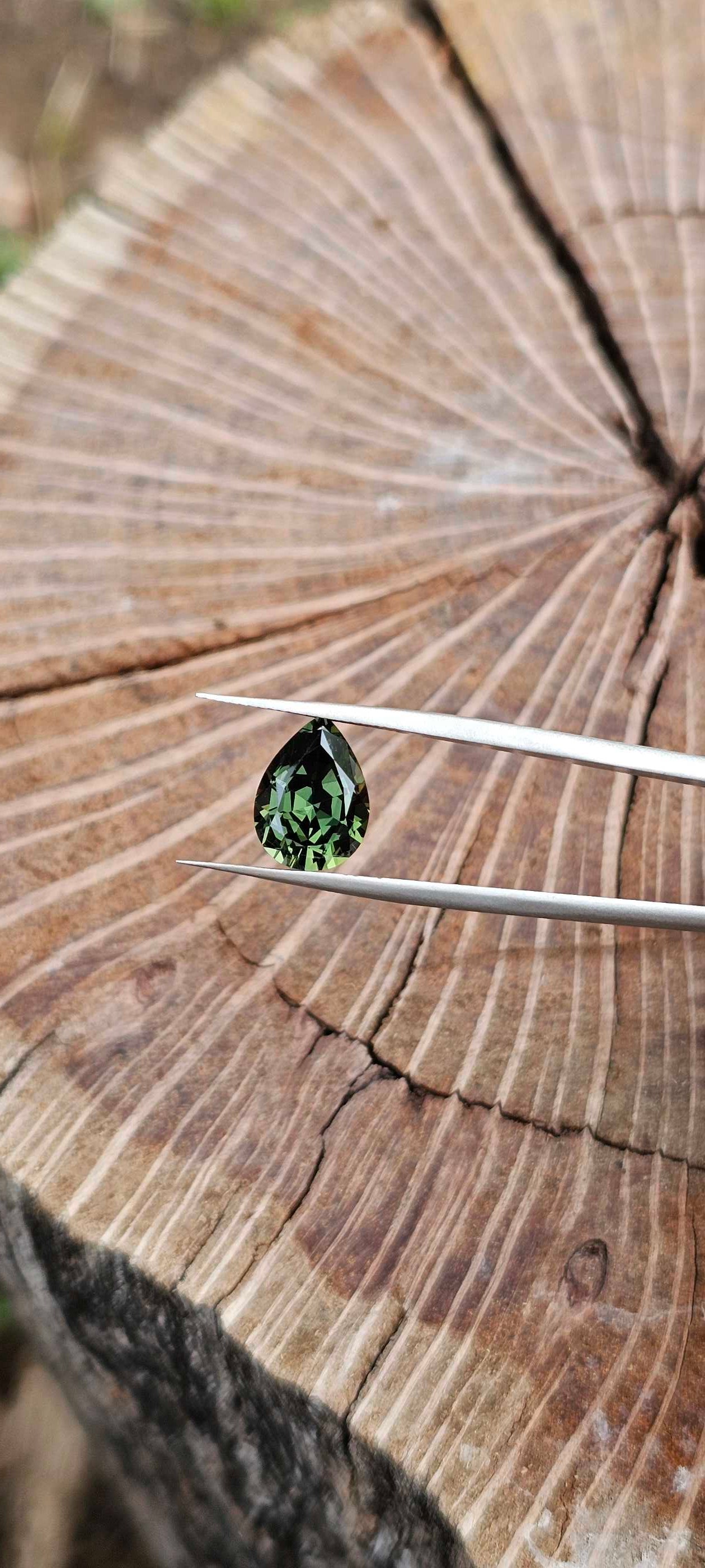 4.1ct forest green pear cut sapphire - Evolution Gemstones