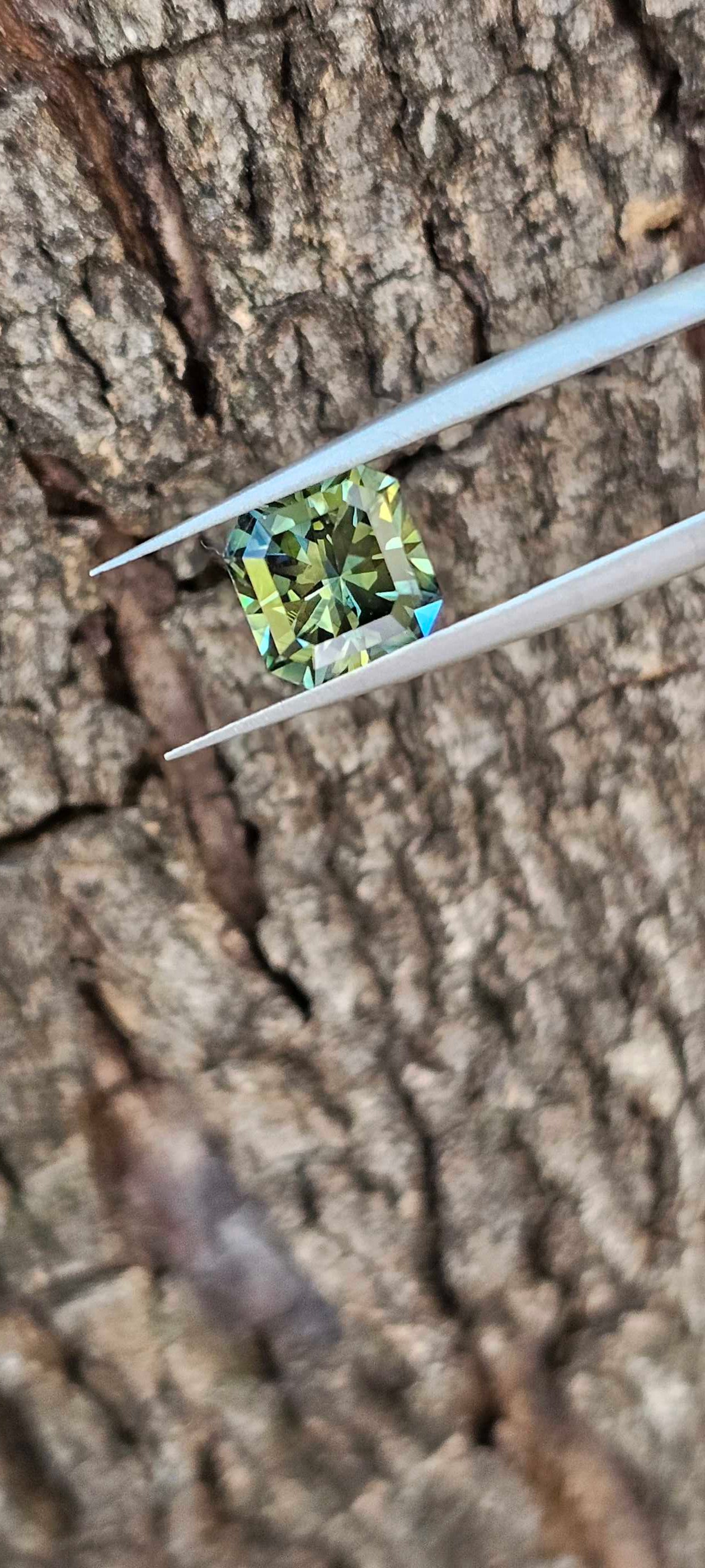 2.5ct Parti Square Emerald Cut Sapphire - Evolution Gemstones
