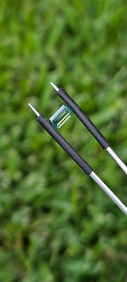 Silky parti sapphire - Evolution Gemstones