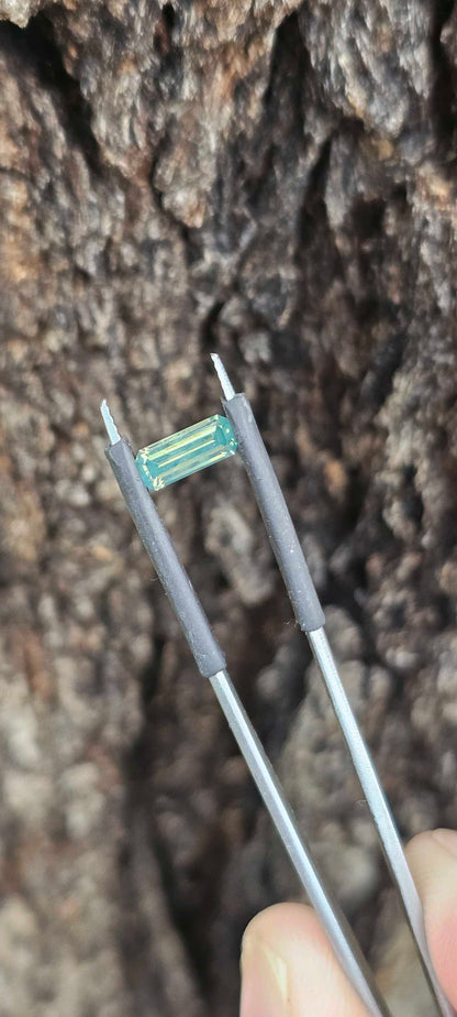 Dreamy 0.86ct rectangle emerald cut sapphire - Evolution Gemstones
