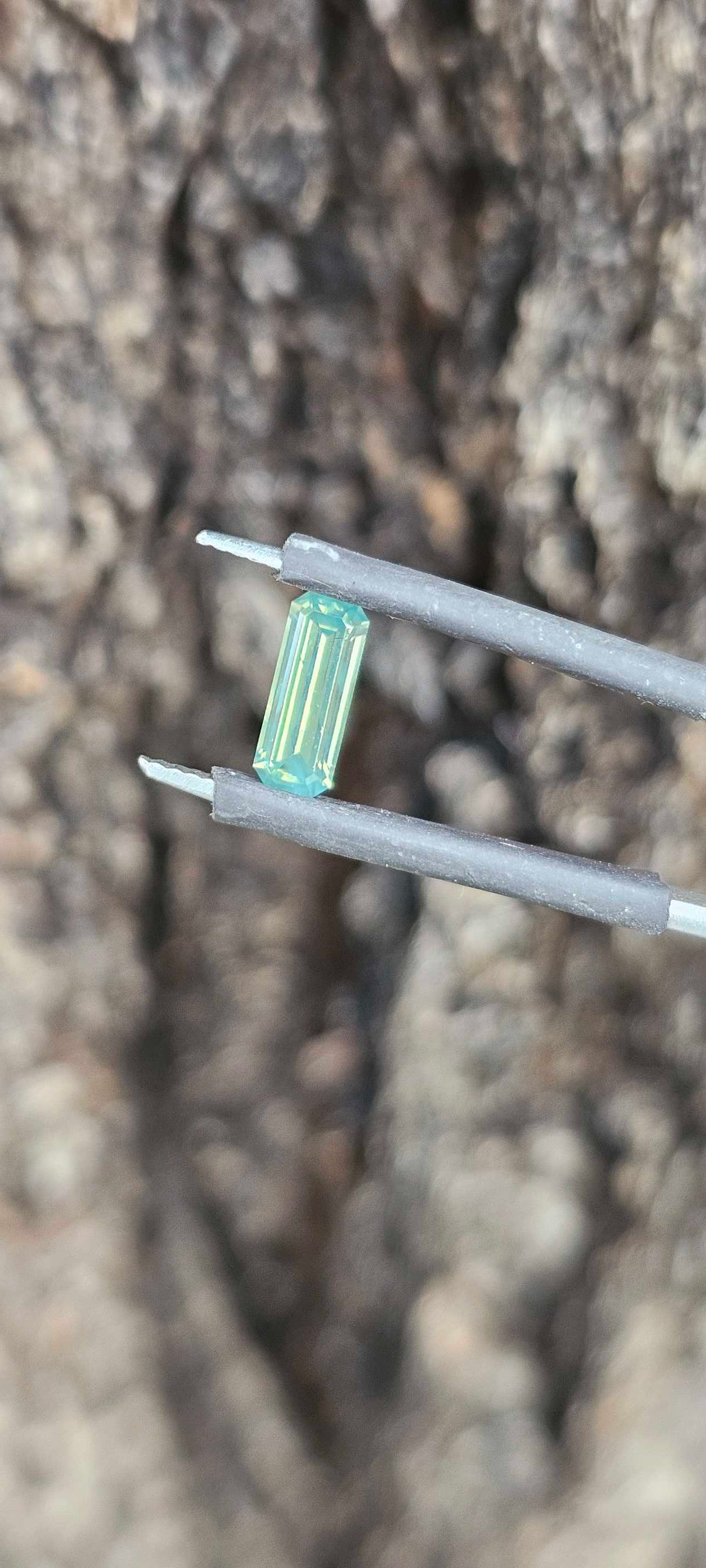 Dreamy 0.86ct rectangle emerald cut sapphire - Evolution Gemstones