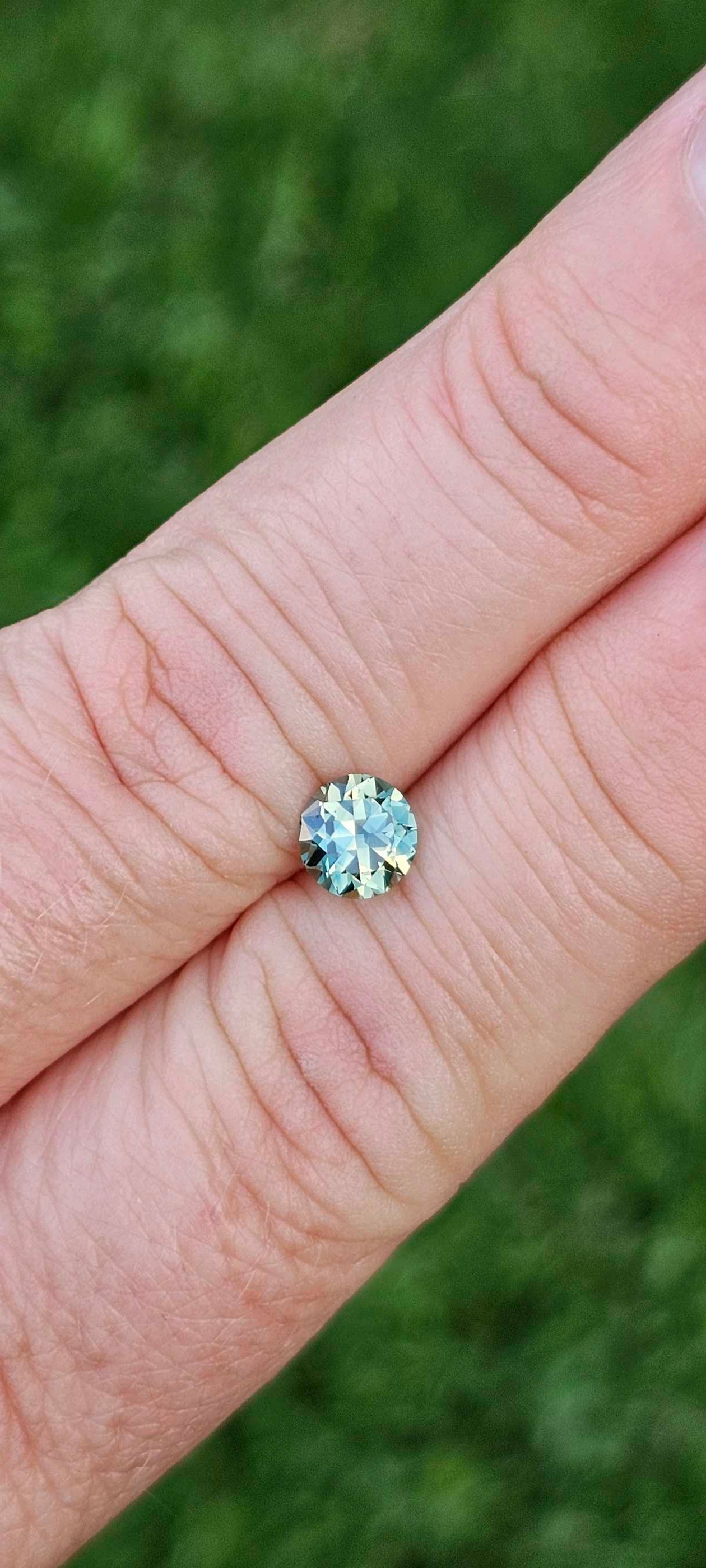 1.21ct round brilliant pretty parti sapphire - Evolution Gemstones