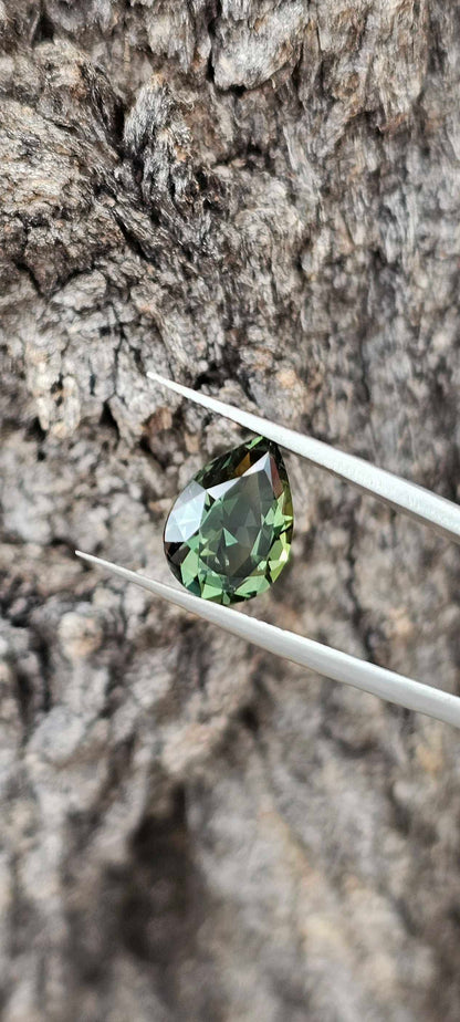 4.1ct forest green pear cut sapphire - Evolution Gemstones