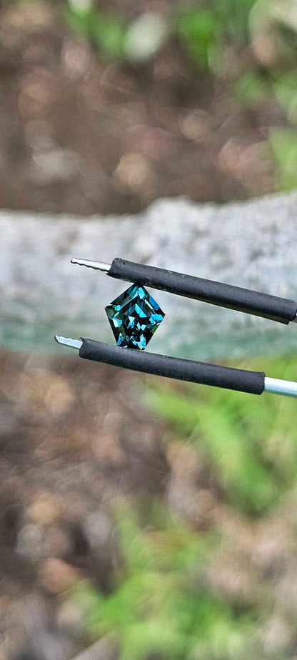 Pentagon cut sapphire - Evolution Gemstones