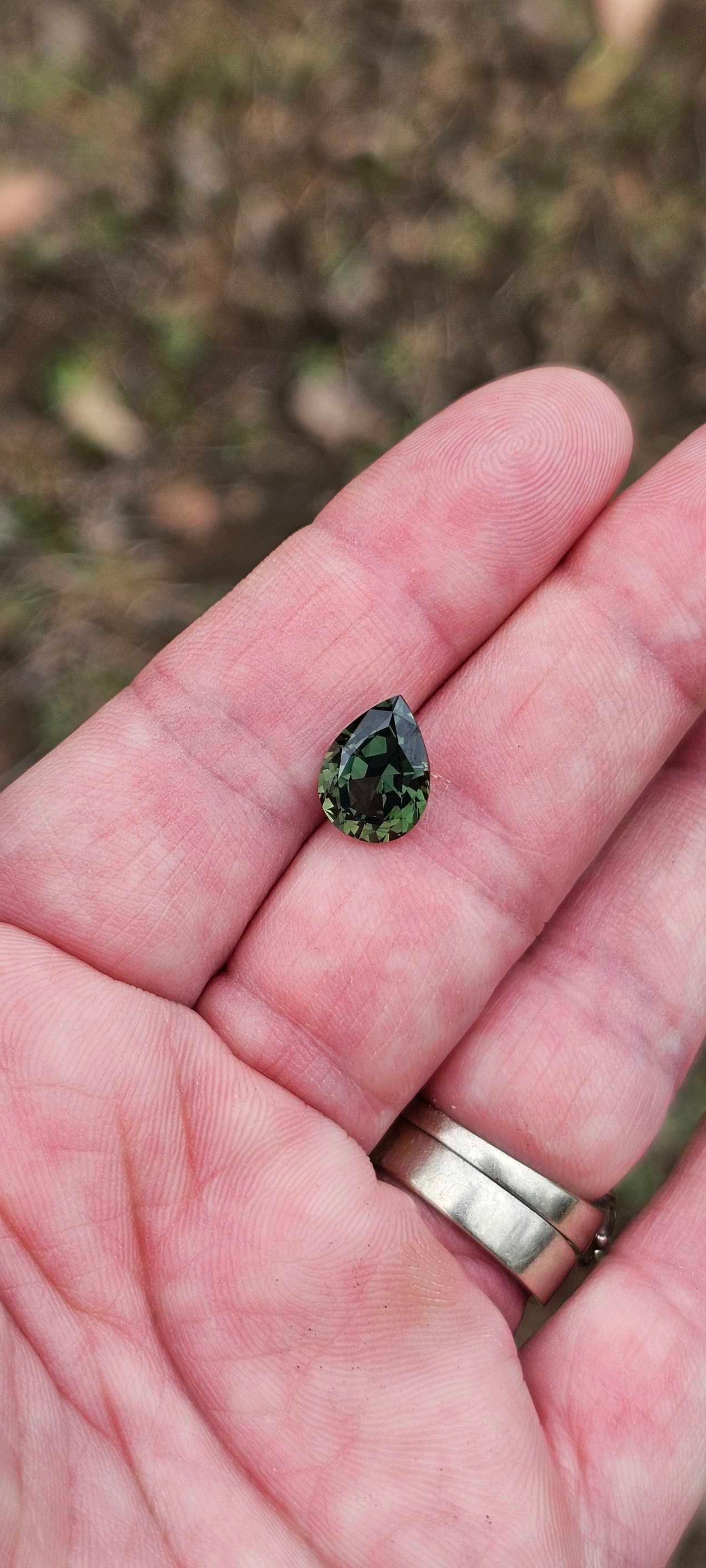4.1ct forest green pear cut sapphire - Evolution Gemstones