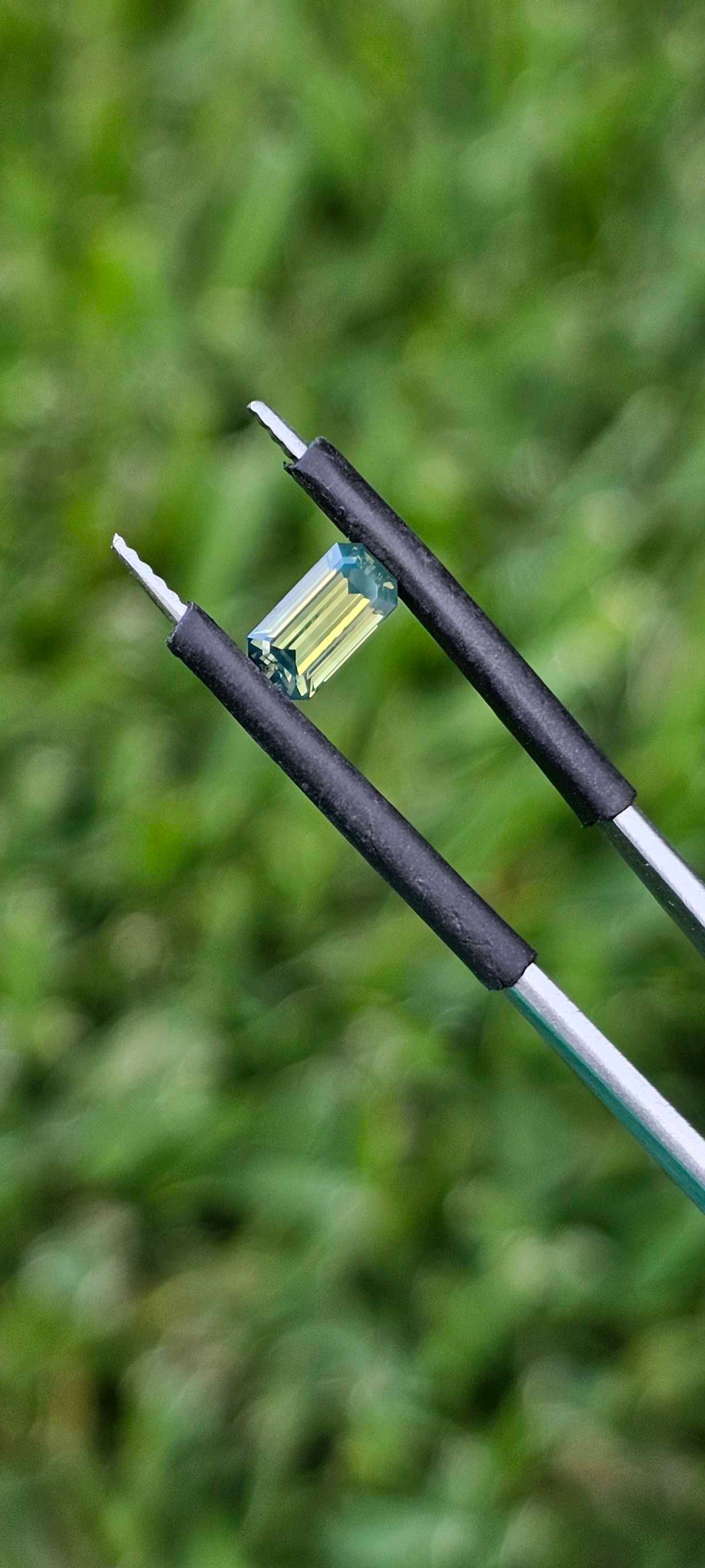 Silky parti sapphire - Evolution Gemstones